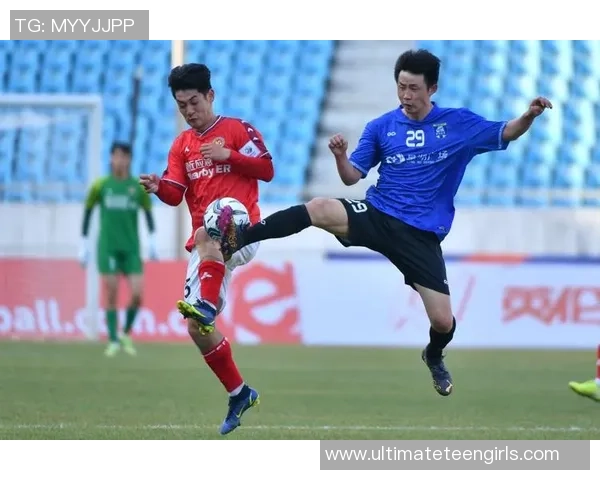 武汉足球队与南京足球队赛后分析球员个人能力表现与影响